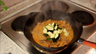 Rotes Thai Curry Rezept mit Schweinefleisch [upl. by Hilaria]