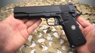 Wilson Combat CQB Elite Combat 1911 45ACP Hand Fitted Semi Auto Pistol Overview  Texas Gun Blog [upl. by Artinad]