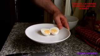 HUEVO DURO AL MICROONDAS quotFACILISIMOquot  BOILED EGGS IN THE MICROWAVE  quotVERY EASYquot [upl. by Norrad]