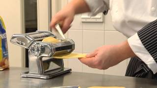 Verse pasta maken  Tagliatelle maken [upl. by Ezarra]