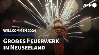 Neuseeland begrüßt 2024 mit Feuerwerk  AFP [upl. by Canter]