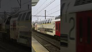 HLR 77 komt met een leeg m6 en een leeg i11 rijtuig door atation Brugge train sncbnmbs [upl. by Nirrek471]