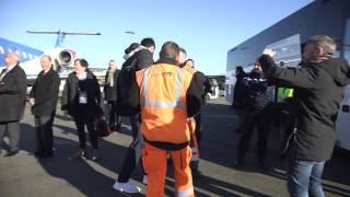 Mondial de handball  léquipe de France est arrivée à Lille [upl. by Haizek]