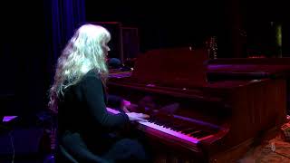 Loreena McKennitt  The Bonny Swans Live on eTown [upl. by Lipinski169]