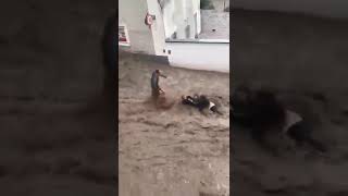 Hochwasser überflutet Hallein bei Salzburg [upl. by Tegdirb623]