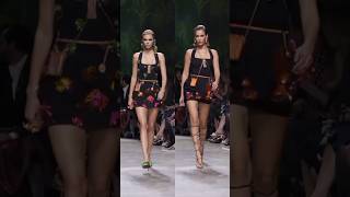 Kendall Vs Bella🔥for Versace spring summer 2020 kendalljenner bellahadid fashion [upl. by Hendel]