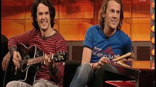 Ylvis på Senkveld lager sanger på sparket [upl. by Akelahs]