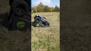 X max off big jump jump rccar xmax Traxxas [upl. by Dweck102]