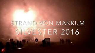 Silvesterfeuerwerk 20162017 am Strand von Makkum in Bildern [upl. by Evad503]