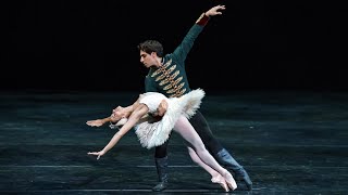 Swan Lake – Act II pas de deux Francesca Hayward Cesar Corrales The Royal Ballet [upl. by Vorfeld]