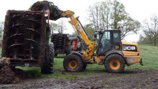 Chargeuse JCB TM 310s  chargement fumier compost SAS AGRIEPANDAGE [upl. by Smaj]