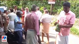 റോഡപകടവും സംഘര്‍ഷവും പതിവ് വഴിയോര കച്ചവടക്കാരെ ഒഴിപ്പിച്ച് സിപിഎം Vaikom  CPM [upl. by Urian]