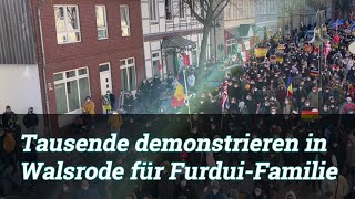 Tausende demonstrieren in Walsrode für FurduiFamilie [upl. by Asirb643]