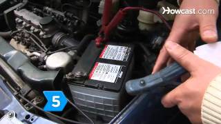 How to Use a Portable Car Battery Charger [upl. by Amaty]