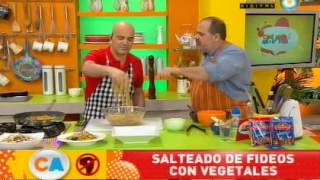 Salteado de fideos con vegetales [upl. by Norak]