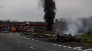 MONTAUBAN • BLOCUS DES AGRICULTEURS SUR LAUTOROUTE A20 • 22 JANVIER 2024 [upl. by Bergman608]