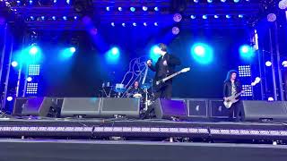 Catfish and the bottlemen Fluctuate live jimmy kimmel [upl. by Dalis]