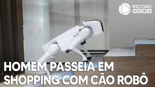 Homem chama a atenção ao passear em shopping com cão robô [upl. by Yesnyl981]