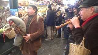 Zampognari a Roma Piazza Navona  Natale tra Presepi e Befana [upl. by Cuttie]