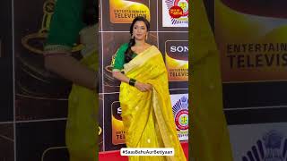 Anupamaa Star Rupali Ganguly Gets Clicked at Umang Awards 2023 in Traditional Attire  SBB [upl. by Adran]