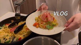 vlog  一人暮らし社会人の日常  平日夜ご飯  トマトとアボカドのクリームパスタ [upl. by Nhguaval]