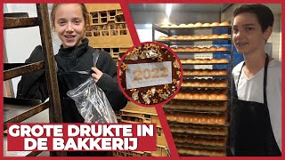 HELE GROTE DRUKTE IN DE BAKKERIJ  1223 [upl. by Suzy]