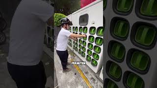 ¡Eficiencia Total Cambio de Baterías en Estación de Scooters 🛴⚡ shorts [upl. by Oringas]