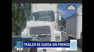 Tráiler se queda sin frenos en la bajada Villa Lobos [upl. by Ymerrej]