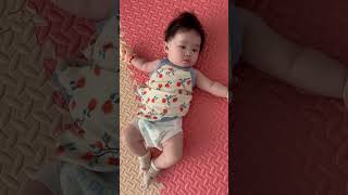 Cute baby want to overturn for the first time chubbybaby cutebaby baby newborn newbornbaby [upl. by Ier]