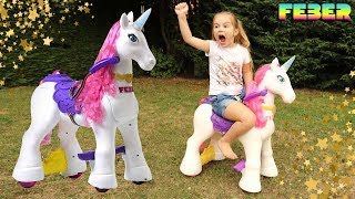 Ellie chevauche une licorne électrique  Poney pour enfant  Electric Unicorn  FEBER FAMOSA [upl. by Calabrese794]