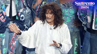 Sanremo 2024  Fiorello nei panni del ballerino Manuel Franjo [upl. by Torrell415]