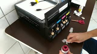 EPSON L396 COLOCANDO TINTA PELA 1a VEZ  CUIDADO [upl. by Drhcir]