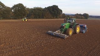 Semis de blé 2017 avec deux John Deere 6R [upl. by Trebliw]