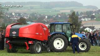 Landmaschinenshow Traktor New Holland T 5070 und Kuhn Heupresse [upl. by Adnomal]