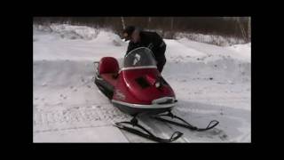 Snowmobile Scorpion rouge 1970 dans parade de skidoo vintage hiver 2010 La Sarre [upl. by Salohcim292]