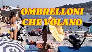 Ombrelloni volanti in Spiaggia 😂 [upl. by Luapnaes174]