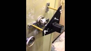 ITL 2000 auto safecracker [upl. by Yra]