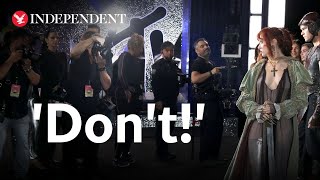 Chappell Roans threeword response to rude photographer at VMAs [upl. by Beaufert]