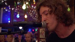 Dean Lewis quotWavesquot  Inas Nacht live 1111 2017 [upl. by Lenore546]