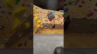 Underhang v4 armadilloboulders boulderinggym [upl. by Nicks]