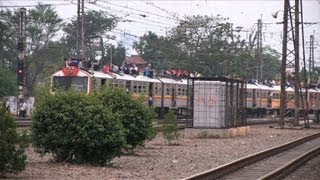 Indonésie des lignes électriques contre les quotsurfeurs de trainquot [upl. by Ahsaya629]