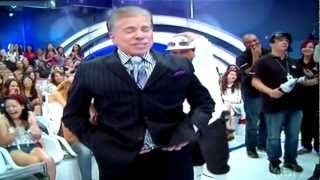 INÉDITO Silvio Santos perde as calças no palco OFICIAL DO SBT [upl. by Brufsky]