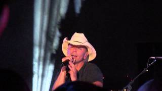 Kenny Chesney quotCome Overquot LIVE in NYC [upl. by Kruter957]