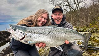 EEN WILDE ZALM VANGEN EN OPETEN🤤CATCH AND COOK🍽️ [upl. by Ailasor]