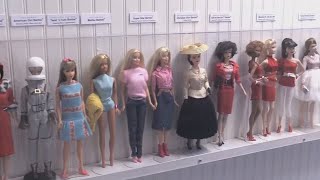 Aos 60 anos Barbie cai na real e se reinventa [upl. by Katine]