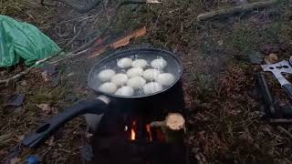 Włóczykij Filipek witam pozdrawiam pyzy ziemniaczane w lesie leśna kuchnia kuchenka tarp Bushcraft 🦊 [upl. by Artimid]