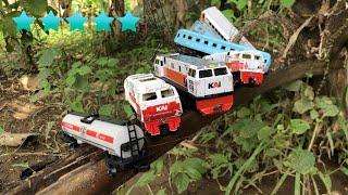 Mencari dan Merakit Mainan Kereta Api Classic Kereta Api Mengangkut Truk Sampah kontainer [upl. by Francklin171]