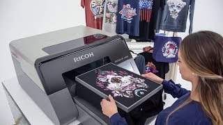 Impresión directa a prenda en 3 sencillos pasos con la impresora textil Ricoh Ri1000  Ricoh [upl. by Crockett335]