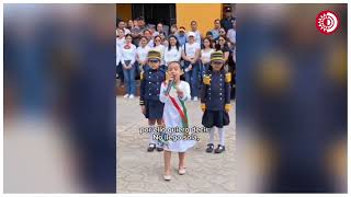 Sheinbaum celebra la recreación de su discurso de toma de posesión por una niña en desfile escolar [upl. by Gillian221]