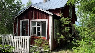 Exploring An Old Abandoned House [upl. by Ettedanreb]